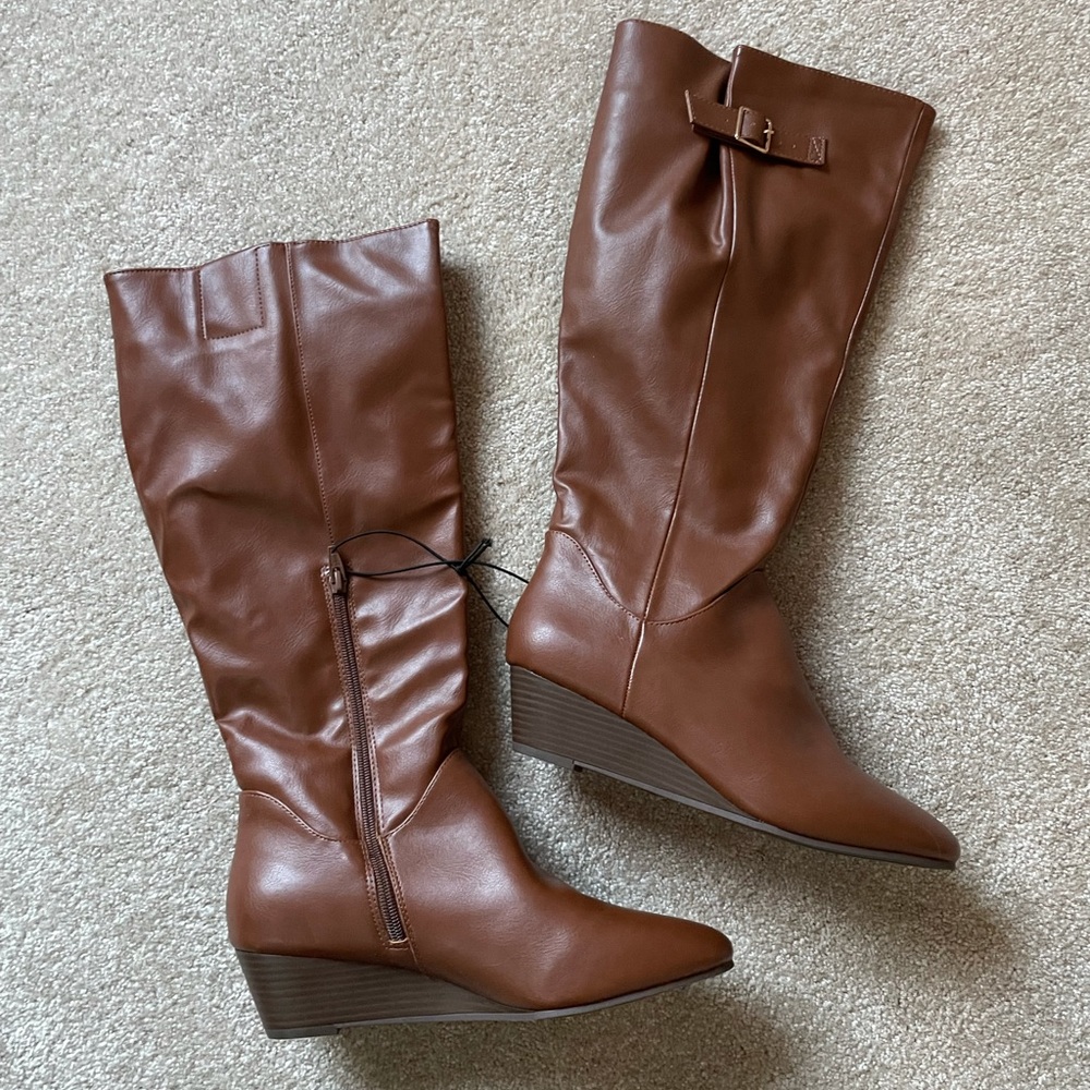 BRAND NEW Brown wedge with gold buckle boots